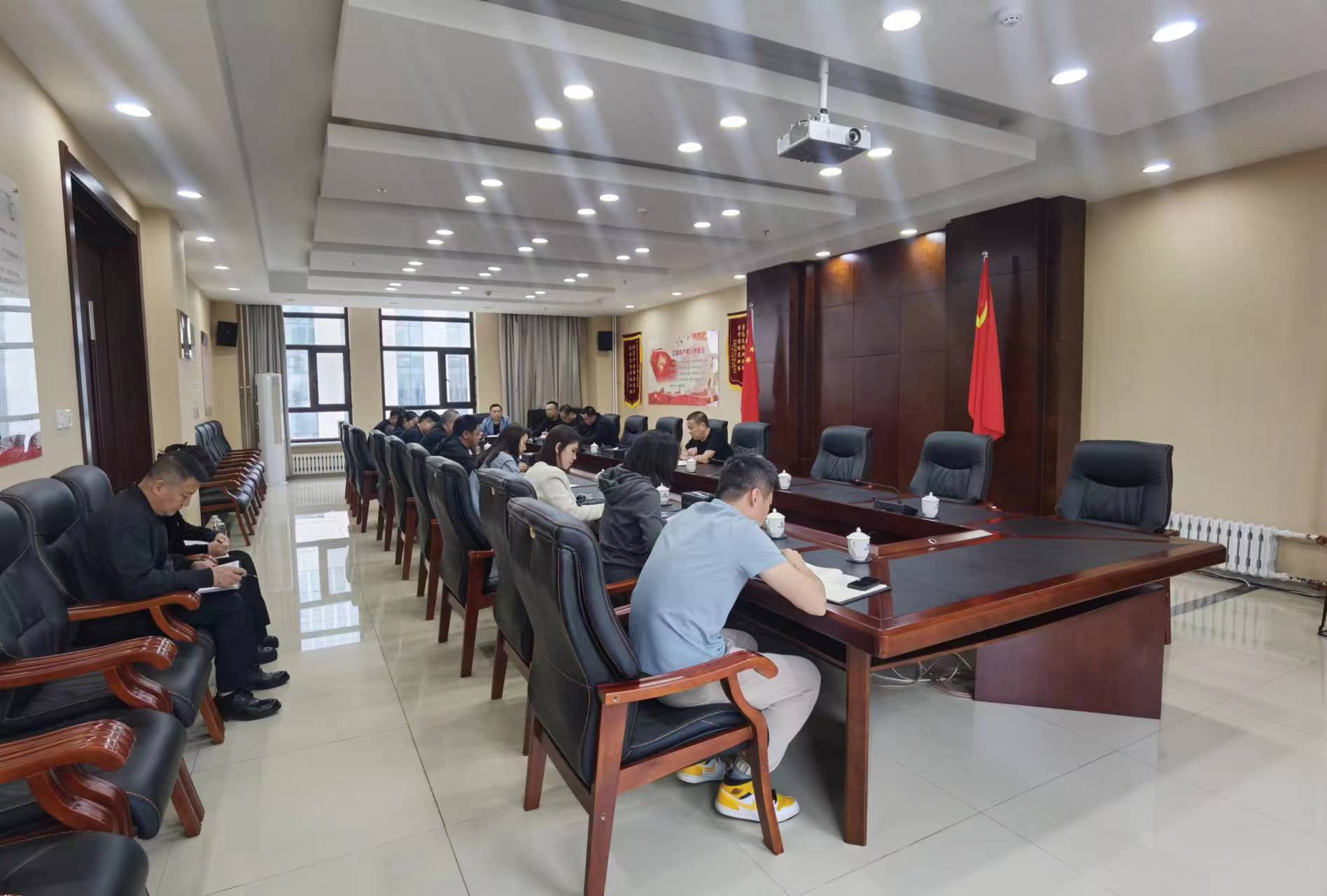 集团公司党委委员、副总经理田秀林主持召开“双节”前安全生产及纪律作风工作调度会