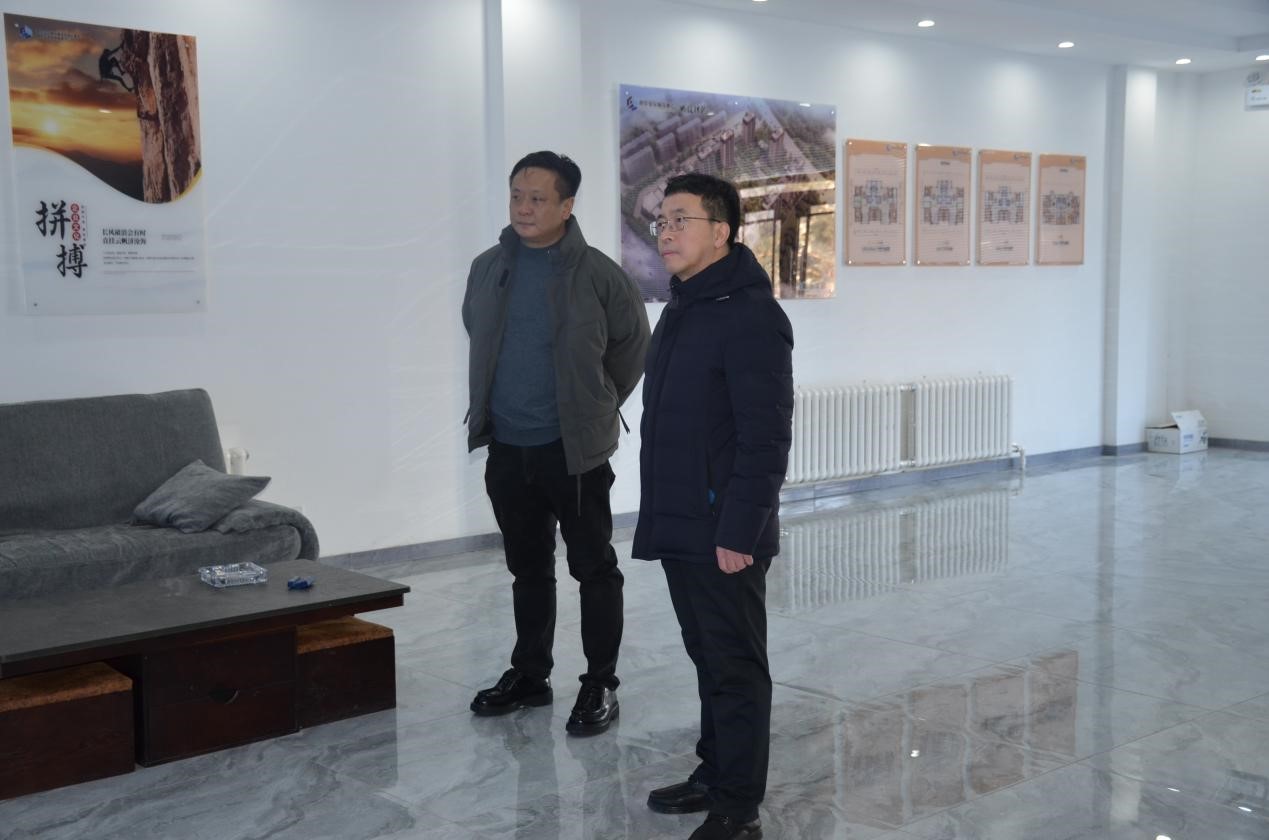 李总地产公司调研.jpg 李总地产公司调研.jpg