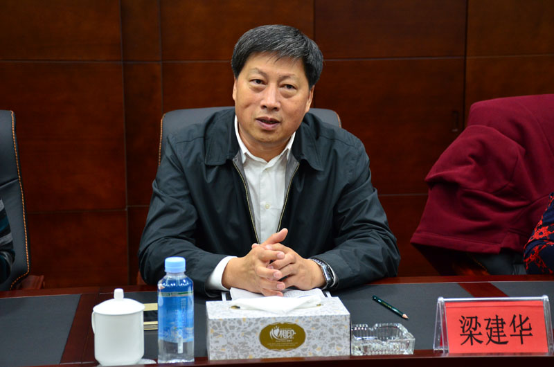 市国资局党委书记梁建华带队到公司调研